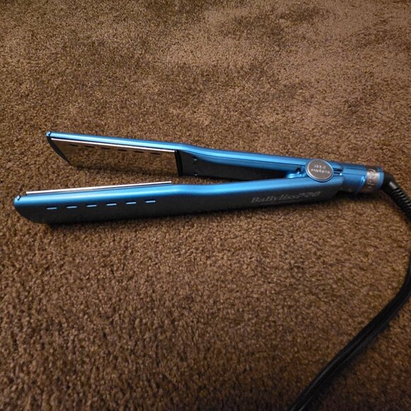 Babyliss Pro Nano Titanium Flat Iron - Picture 1 of 3